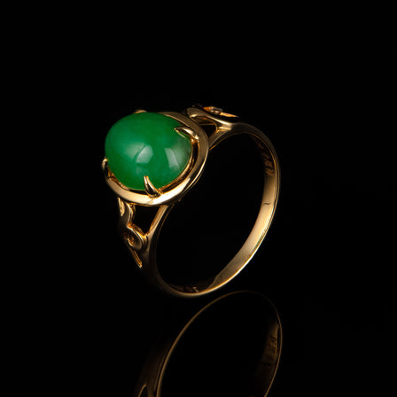 Oval Jadeite in 18K Yellow Gold Ring