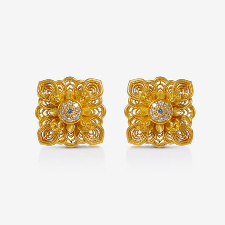 24K gold phoenix filigree diamond earrings with floral motif

足金凤凰花丝耳钉，中心镶嵌钻石，古法雕工设计