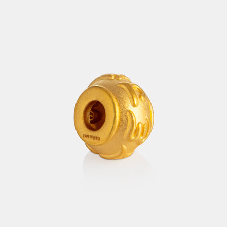 24K Gold Six-Syllable Tab Charm<meta name="title" content="<span style='display:none;'>Lao Feng Xiang 老凤祥</span> 24K Gold Six-Syllable Tab Charm">