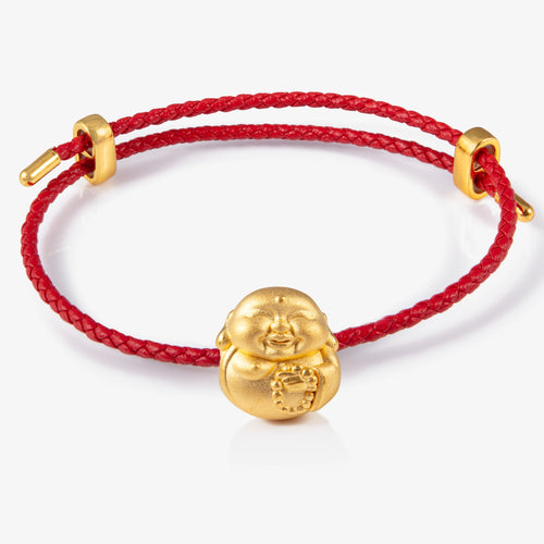 24K gold Laughing Buddha charm with prayer beads

弥勒佛金饰，手持念珠，笑容祥和

Buddha charm in joyful pose

笑佛造型金串饰，寓意喜乐与祥瑞