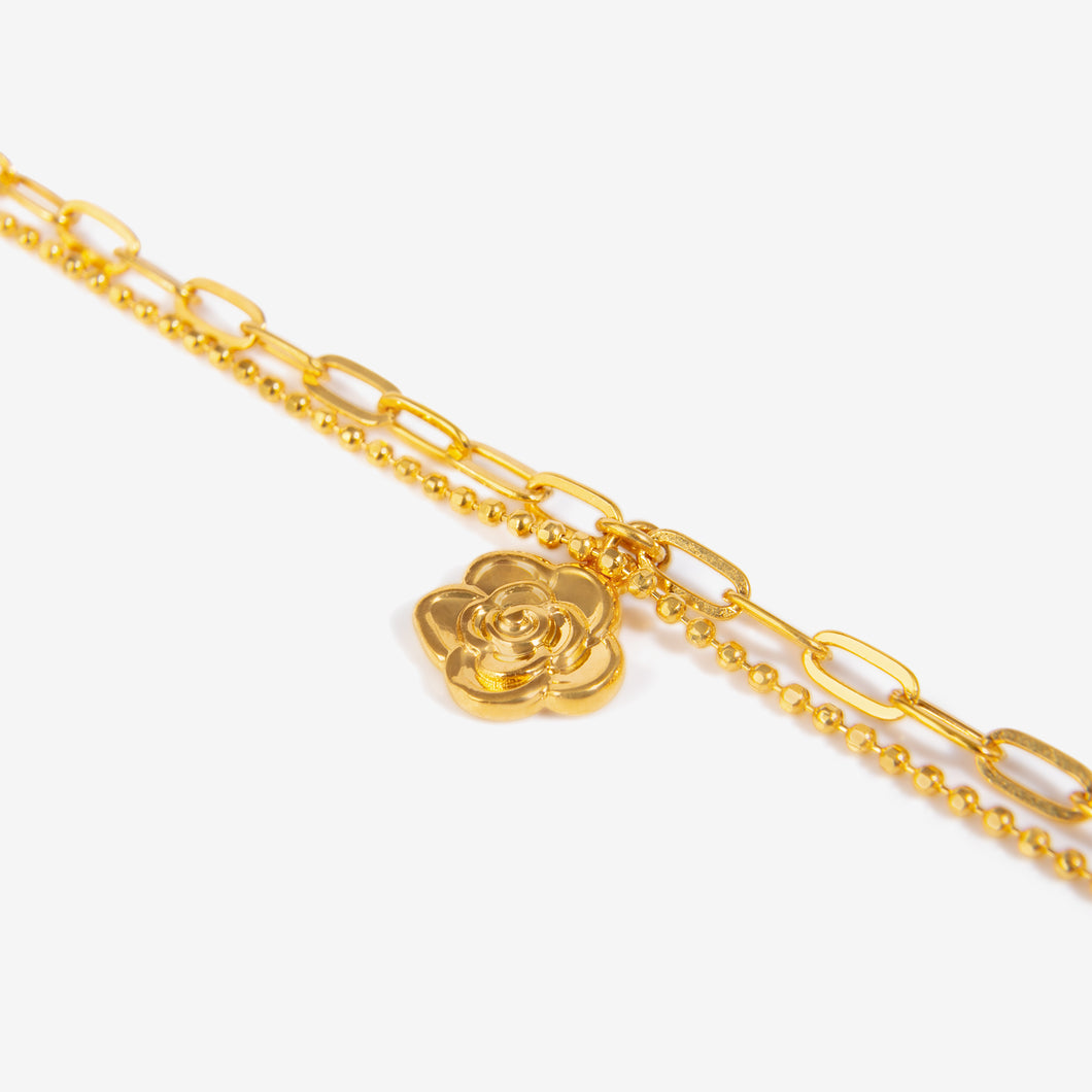 Lao Feng Xiang rose  charm bracelet in gold 

老凤祥24K金玫瑰花手链，象征优雅坚韧与爱的祝福