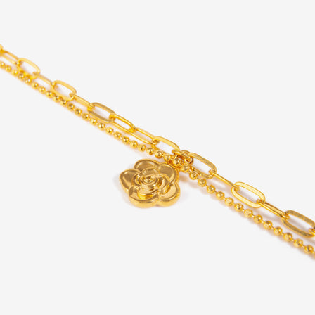 Lao Feng Xiang rose  charm bracelet in gold 

老凤祥24K金玫瑰花手链，象征优雅坚韧与爱的祝福