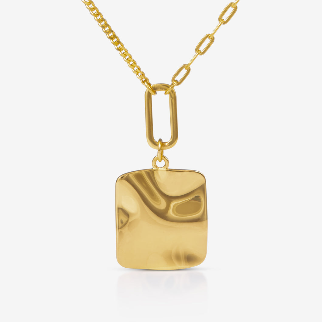 Lao Feng Xiang high-polish organic square pendant – bold and minimalist

老凤祥24K熔金方牌项链，镜面流动，彰显当代力量与自信