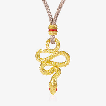 24K gold coiled snake pendant with textured finish and red accents on braided beige cord

足金盘绕蛇形吊坠，红色点缀，编织绳搭配设计