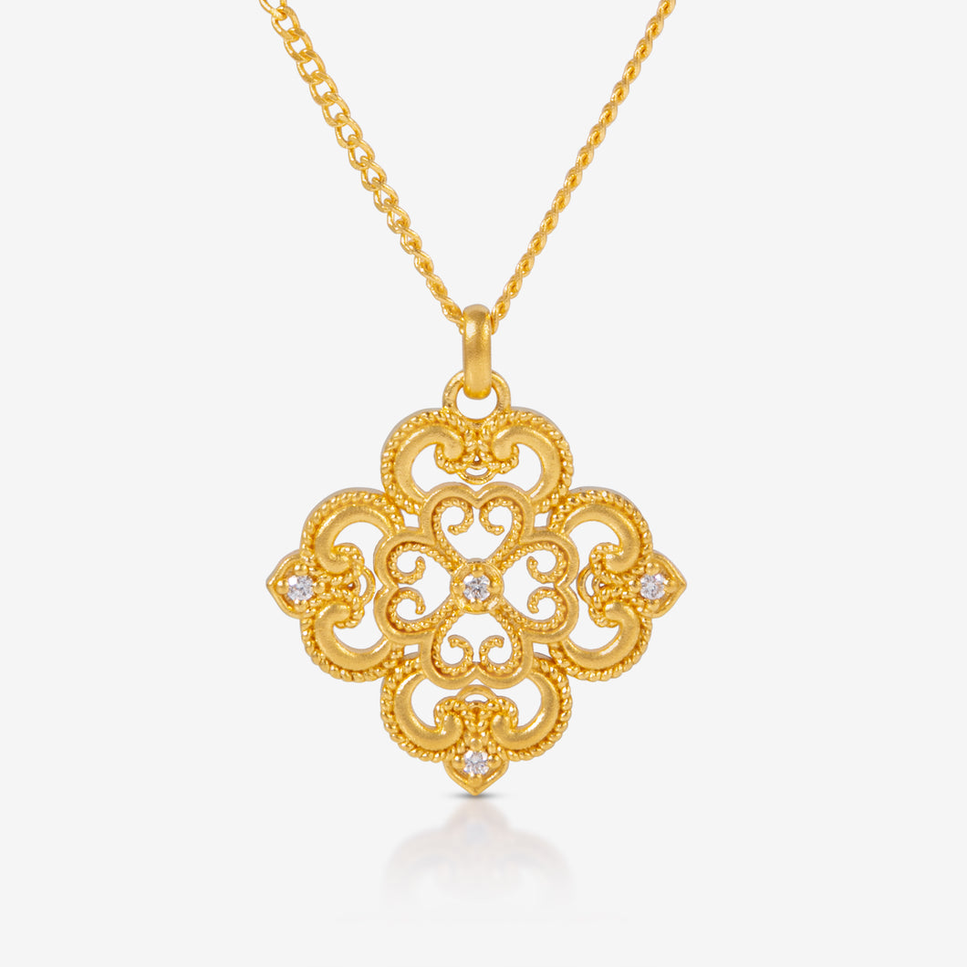 24K antique gold clover necklace with four diamonds and milgrain detailing


24K古法金四叶草项链，镶嵌四颗天然钻石，精致珠边设计