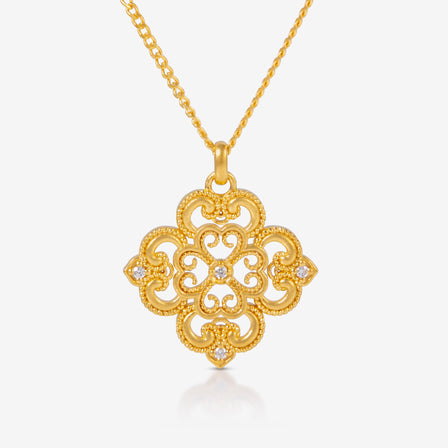 24K antique gold clover necklace with four diamonds and milgrain detailing


24K古法金四叶草项链，镶嵌四颗天然钻石，精致珠边设计