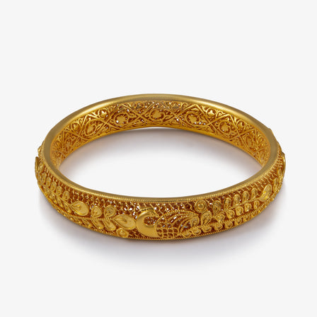 24K Antique Gold Filigree Bangle with Phoenix Feather Motif and Inner Lattice
24K古法金花丝凤凰羽毛手镯，内雕回纹工艺