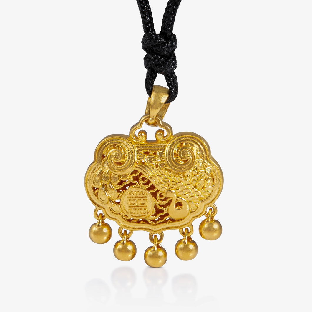 24K Antique Gold Longevity Lock Pendant with Phoenix and Five Beads
24K古法金凤凰长命锁吊坠，五福铃铛装饰