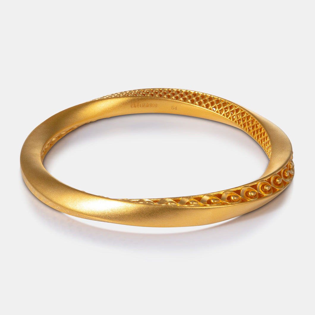 24K Gold Twist Bangle with Phoenix Scale and Dragon Scale Motif

24K足金龙鳞凤羽扭纹手镯