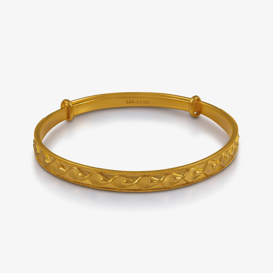 24K Antique Gold Adjustable Bangle with Phoenix Eyelet Motif

24K古法金凤凰眼纹手镯，可调节款式，浮雕纹理设计