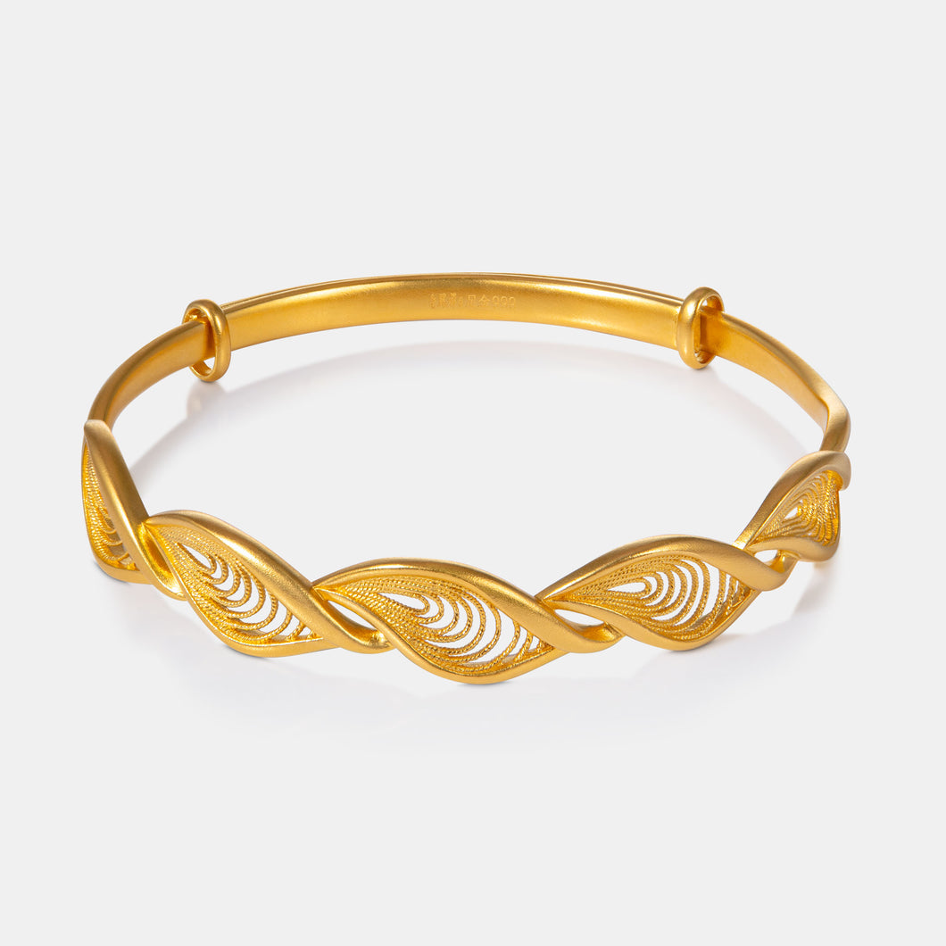 24K Antique Gold Adjustable Bangle with Filigree Eyelet Design

24K复古足金镂空凤眼可调手镯