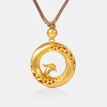 Front view of 24K antique gold round phoenix pendant.  凤凰圆形金吊坠 正面图