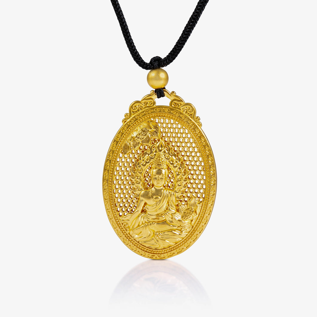 24K Antique Gold Oval Pendant of Seated Guanyin with Filigree Lattice
24K古法金观音椭圆吊坠，镂空雕花背景设计