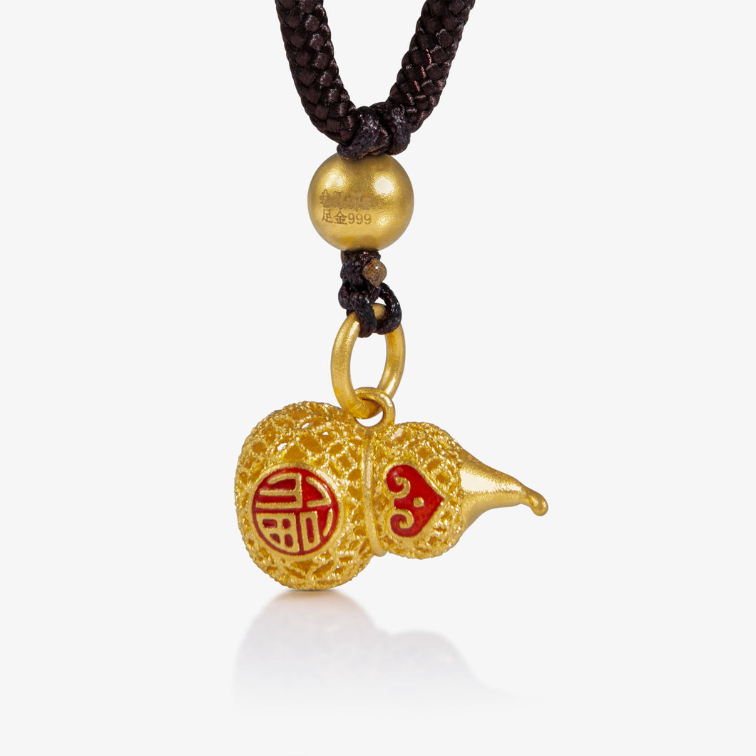 24K Antique Gold Hulu Gourd Pendant with Red Enamel 福 and 心 Symbols
24K古法金福字红珐琅葫芦吊坠，心意护身符