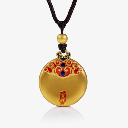 24K Antique Gold Round Pendant with Auspicious Cloud Enamel and Red 福 Character

 24K古法金福字圆牌吊坠，红蓝珐琅祥云设计