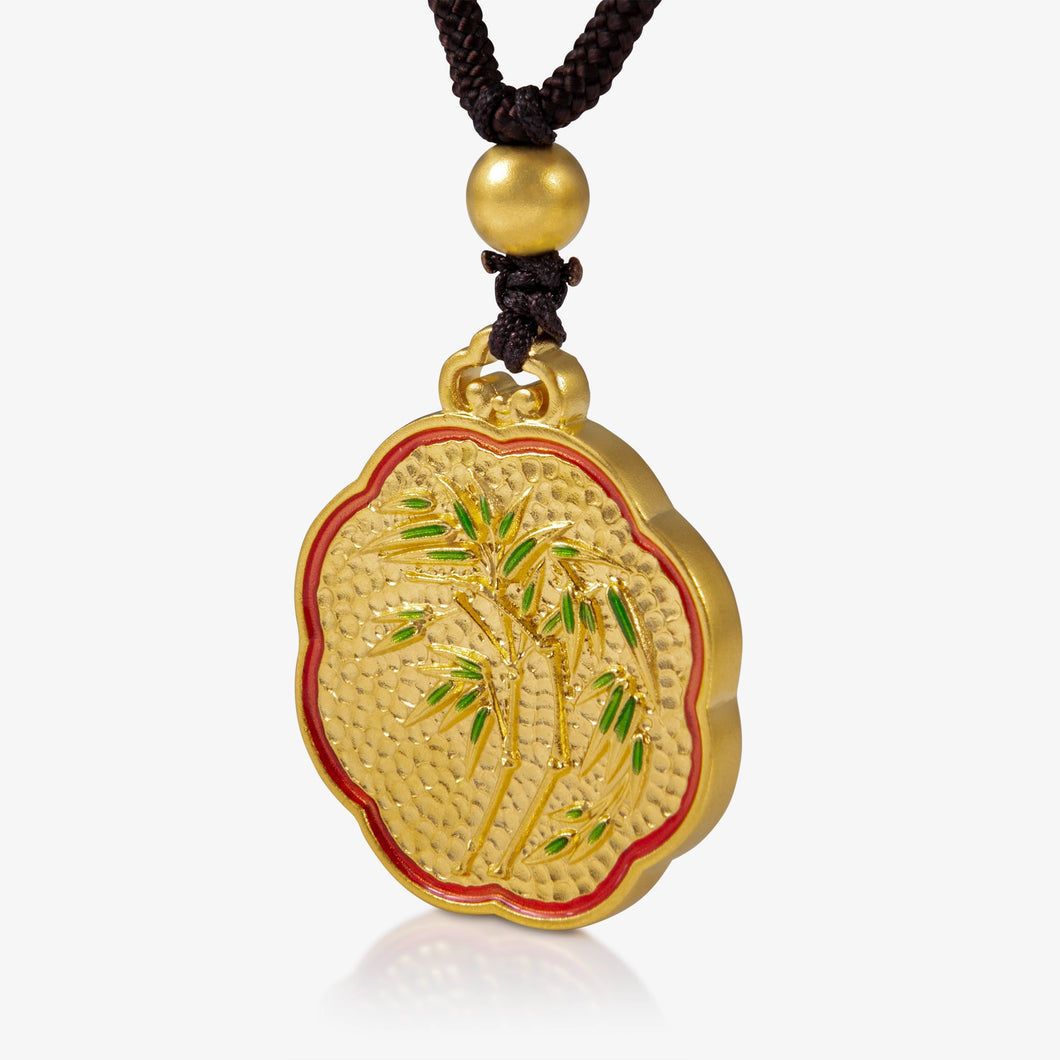 24K Antique Gold Bamboo Pendant with Green Enamel and Red Longevity Seal

24K古法金竹子吊坠，绿珐琅竹叶与红色寿字印章设计