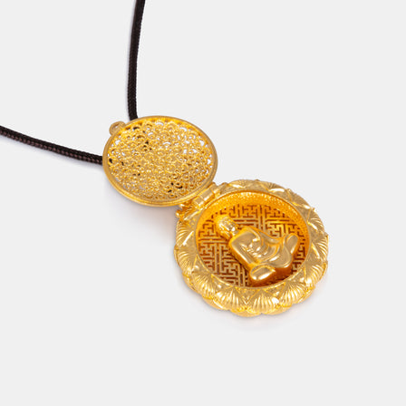 Gold pendant with intricate design on a white background
24K古法金莲花观音锁骨项链，内藏观音造像