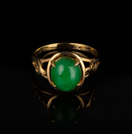Oval Jadeite in 18K Yellow Gold Ring